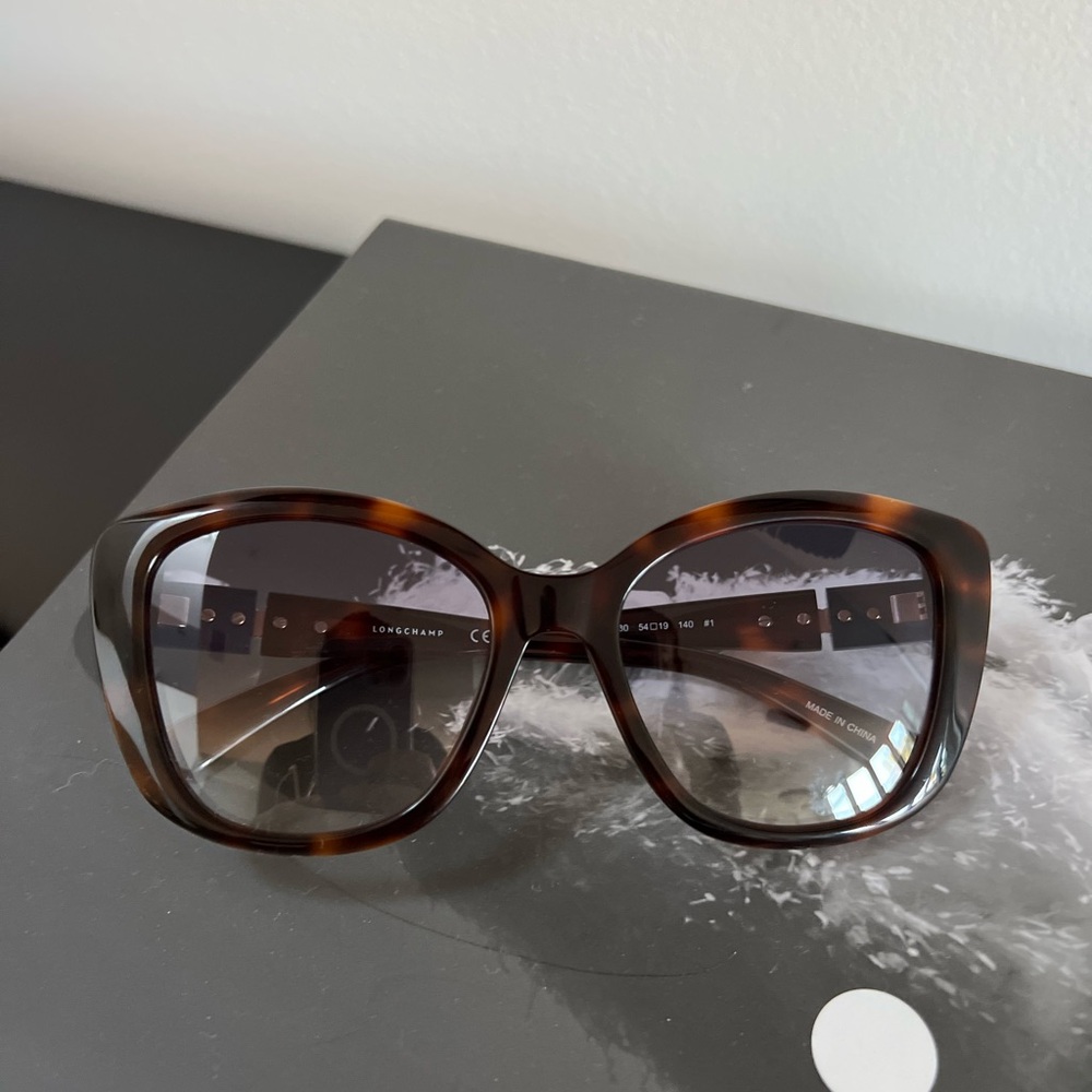 Longchamp Elegant Tortoise Shell Sunglasses - Picture 3 of 15